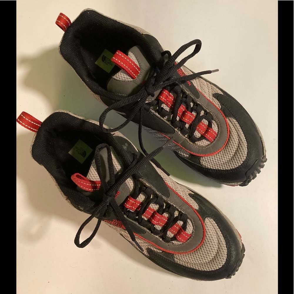 North face men’s hiking shoes US=10, UK=9, EU=44. $75.